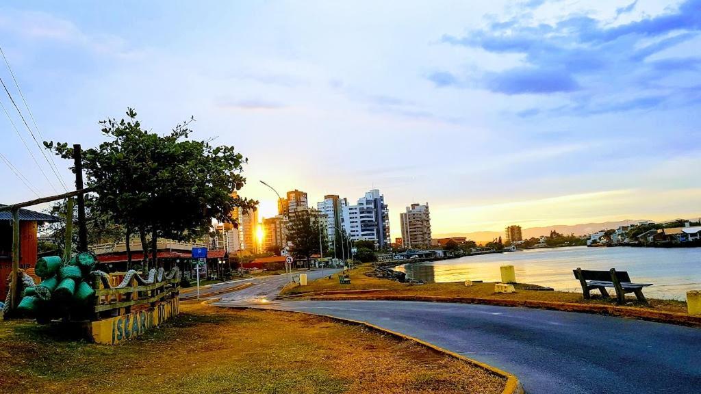 Casa De 2 Quartos Com 2 Ares-Condicionados Em Torres-Rs - Na Mais Bela Praia Gaucha - Cozinha - Banheiro - Tv Smart 32 E Wi-Fi - Estacionamento - Anfitria Superhost No Bnb Βίλα Εξωτερικό φωτογραφία