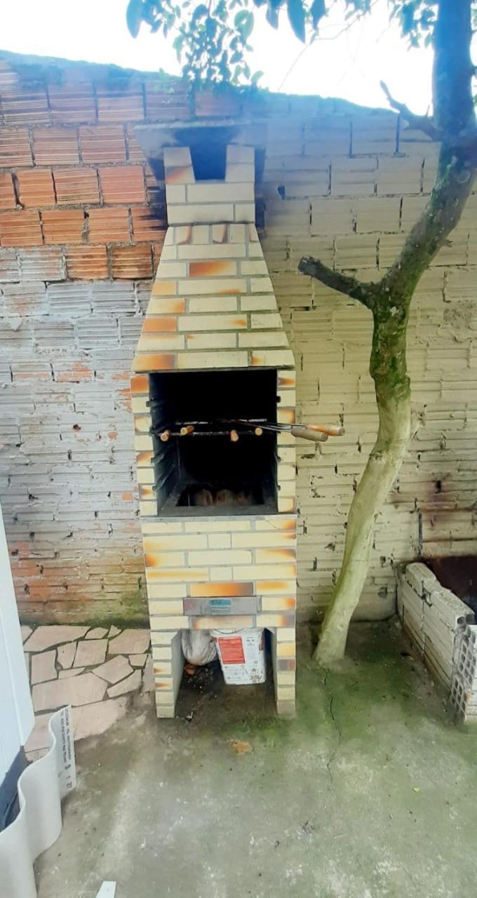 Casa De 2 Quartos Com 2 Ares-Condicionados Em Torres-Rs - Na Mais Bela Praia Gaucha - Cozinha - Banheiro - Tv Smart 32 E Wi-Fi - Estacionamento - Anfitria Superhost No Bnb Βίλα Εξωτερικό φωτογραφία