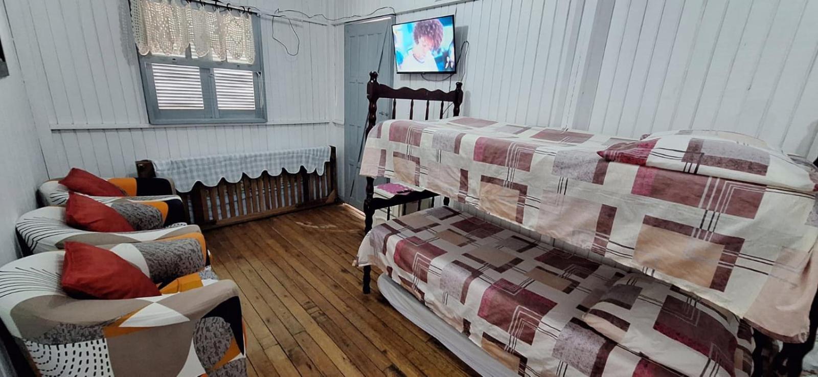 Casa De 2 Quartos Com 2 Ares-Condicionados Em Torres-Rs - Na Mais Bela Praia Gaucha - Cozinha - Banheiro - Tv Smart 32 E Wi-Fi - Estacionamento - Anfitria Superhost No Bnb Βίλα Εξωτερικό φωτογραφία